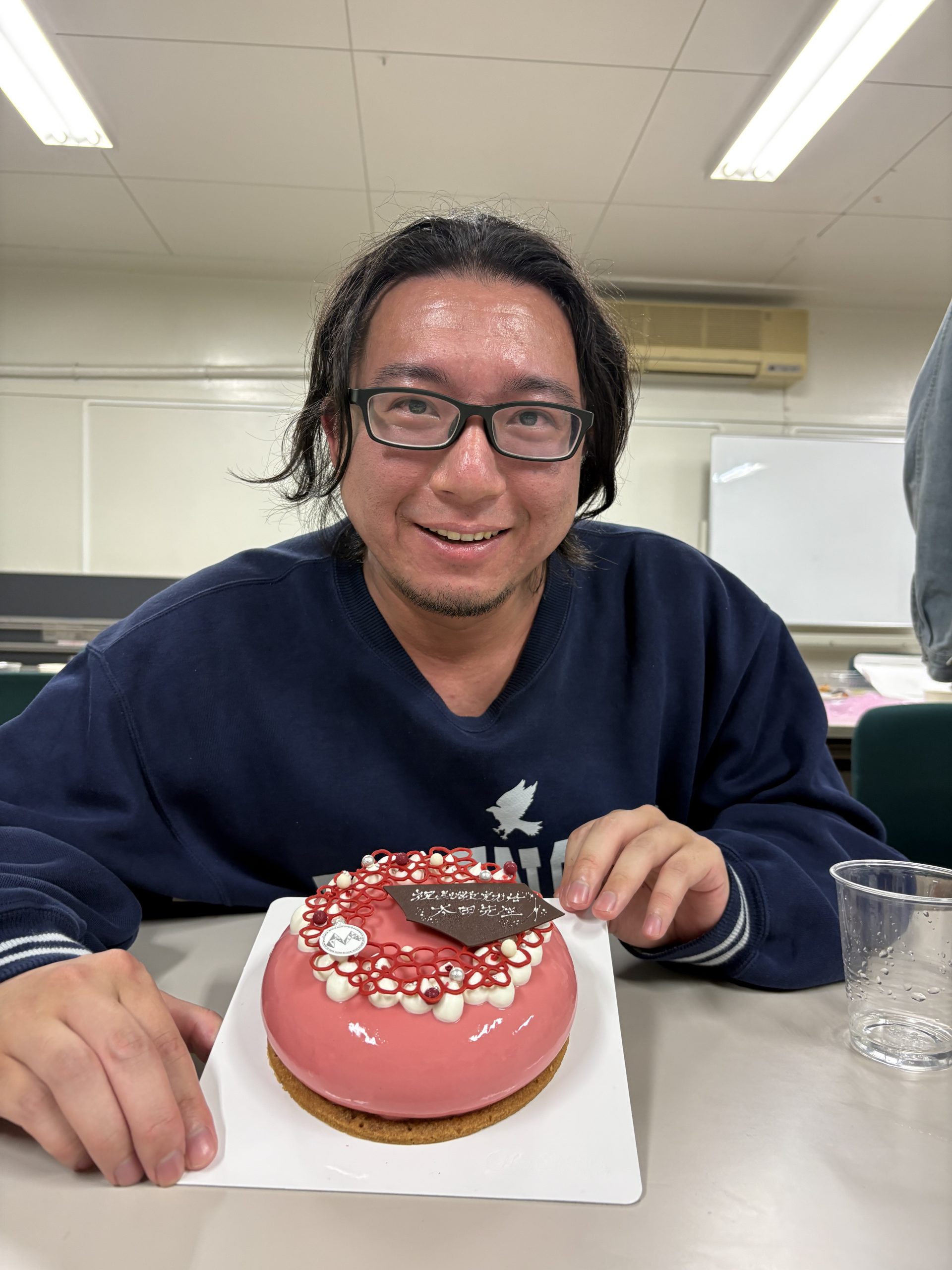 太田先生の助教就任を祝うケーキ
